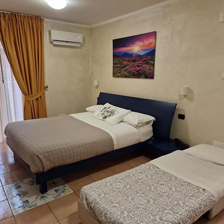 Vittoria Guest House Salerno Dış mekan fotoğraf