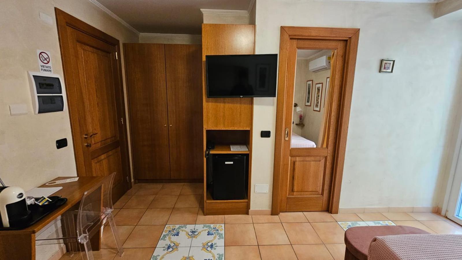 Vittoria Guest House Salerno Dış mekan fotoğraf