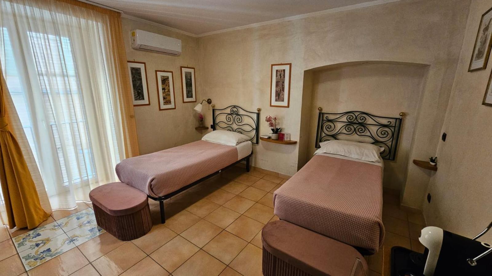 Vittoria Guest House Salerno Dış mekan fotoğraf