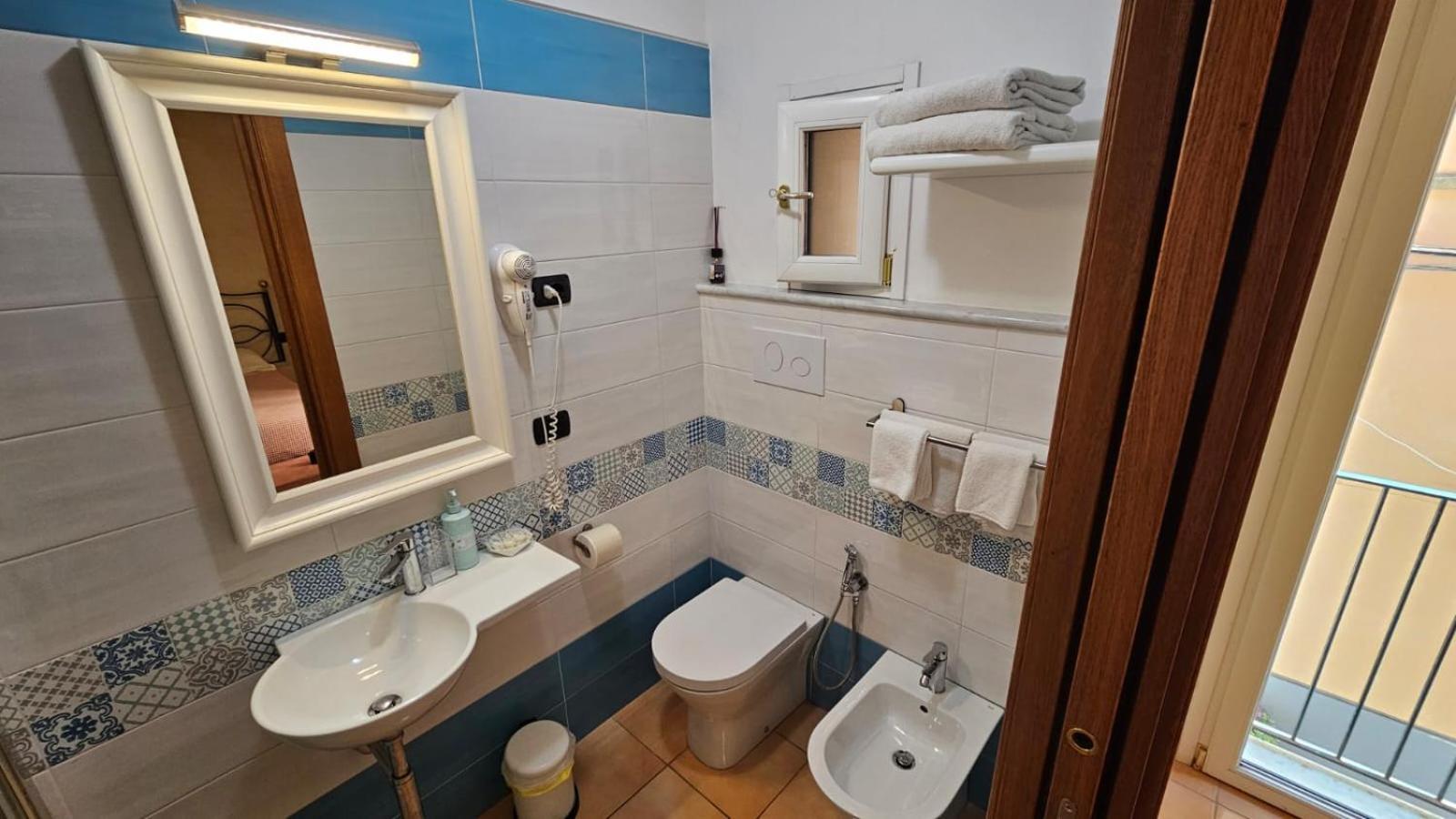 Vittoria Guest House Salerno Dış mekan fotoğraf