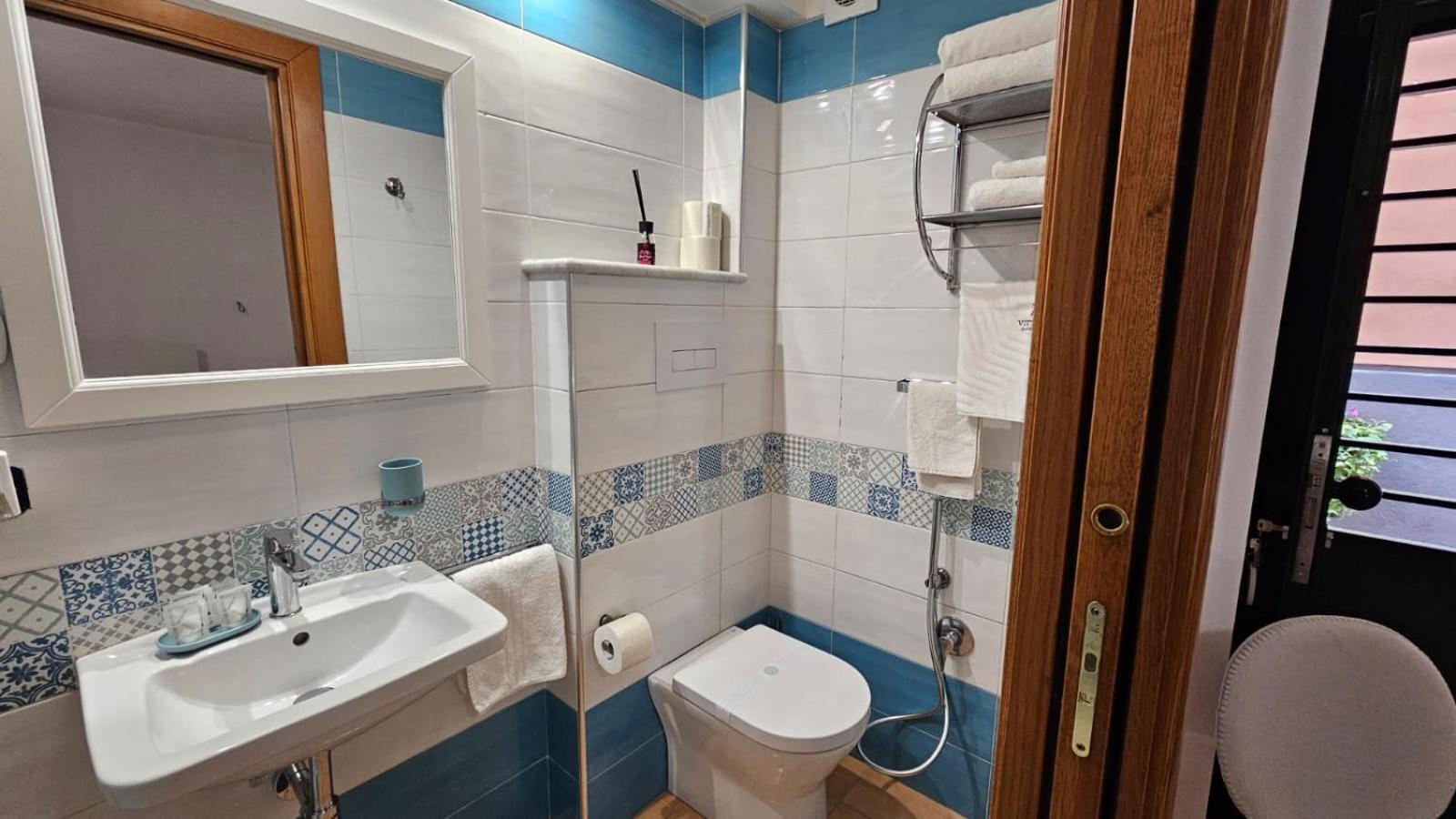 Vittoria Guest House Salerno Dış mekan fotoğraf
